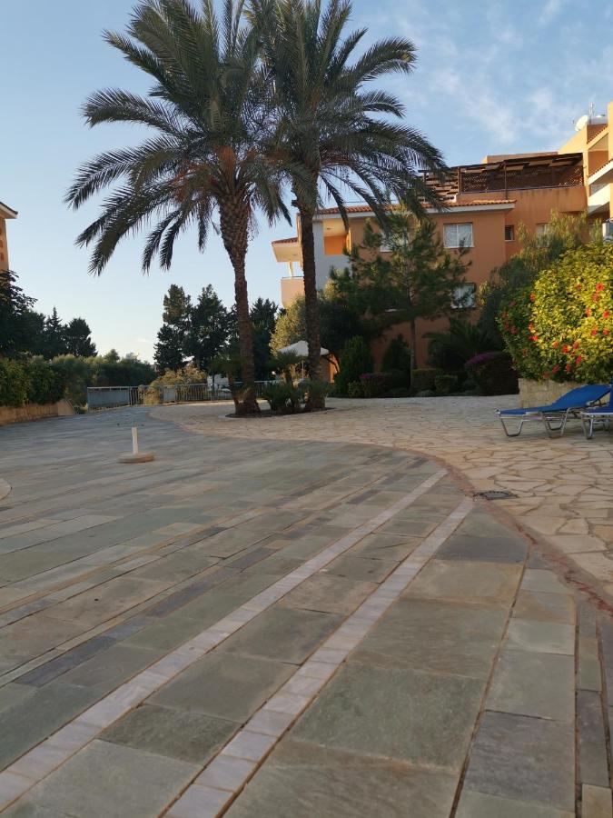 Iris Village, Near Kings Avenue Mall - By Imh Travel & Tours بافوس المظهر الخارجي الصورة