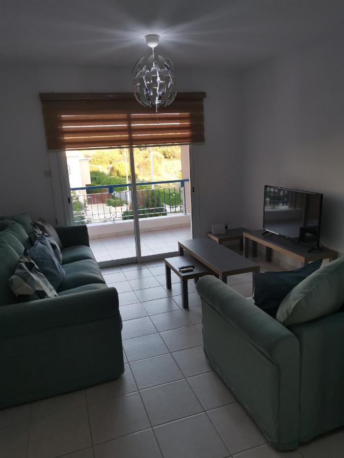 Iris Village, Near Kings Avenue Mall - By Imh Travel & Tours بافوس المظهر الخارجي الصورة