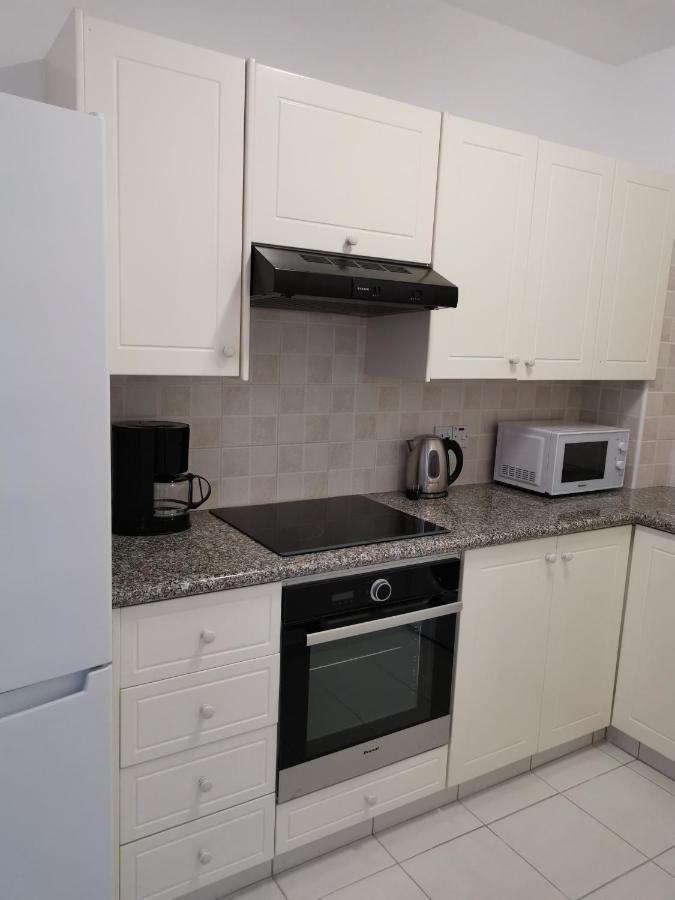Iris Village, Near Kings Avenue Mall - By Imh Travel & Tours بافوس المظهر الخارجي الصورة