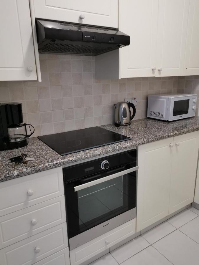Iris Village, Near Kings Avenue Mall - By Imh Travel & Tours بافوس المظهر الخارجي الصورة